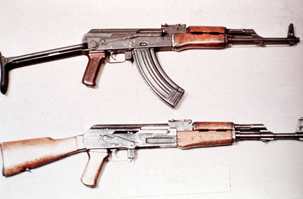 akm为ak-47突击步枪的改进型,于1959年起由图拉兵工厂及伊热夫斯克