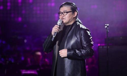49岁韩红近照暴瘦到认不出!体型缩减一圈,网友:越来越