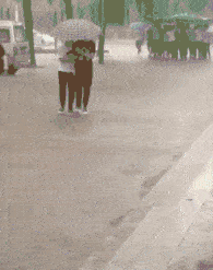 搞笑gif趣图这波操作6666那个淋雨是不是因为太胖了被嫌弃