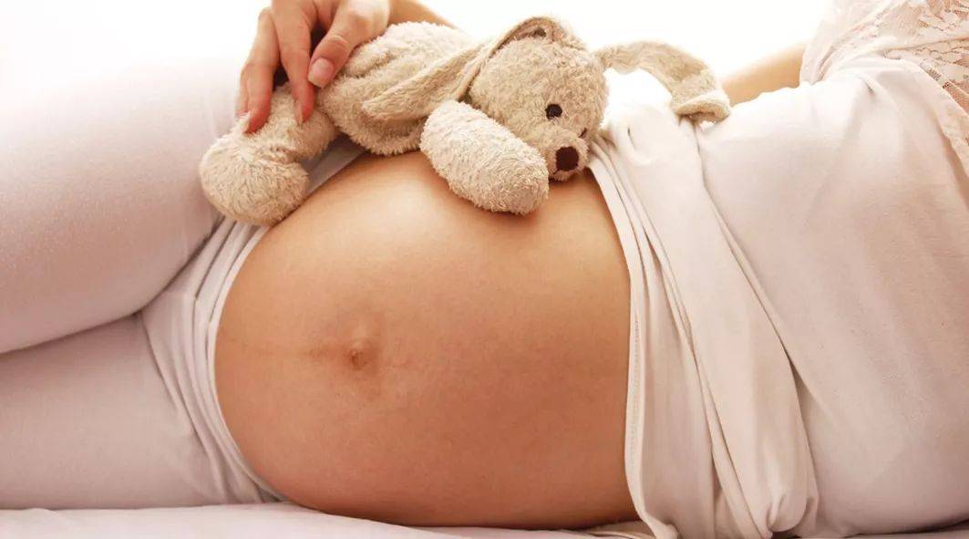 孩子为啥会＂满身白＂出生？有人猜测和孕期亲热有关,真相是什么