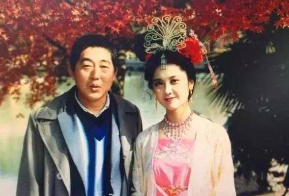 最后这一张是《西游记》中女儿国国王的扮演者,和《西游记》中的另外