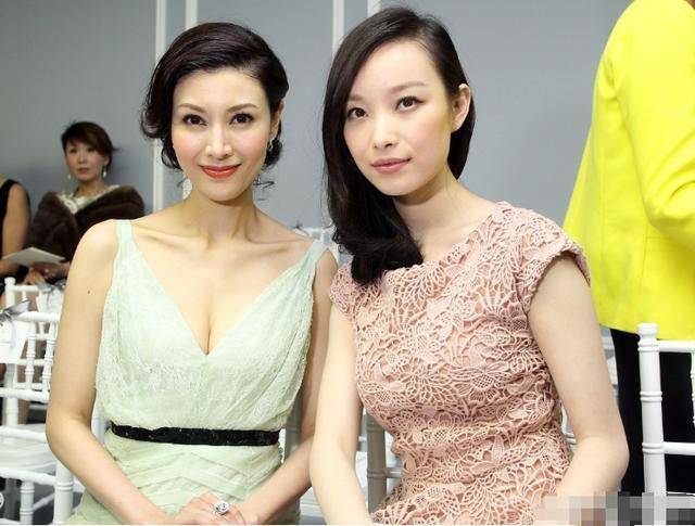 李嘉欣出道前照片曝光,网友:从小就颜值出众_分之一
