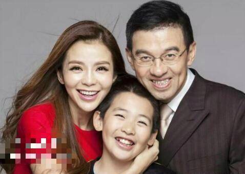 1,朱迅儿子:王法著名主持人朱迅,和丈夫王志有一个儿子.