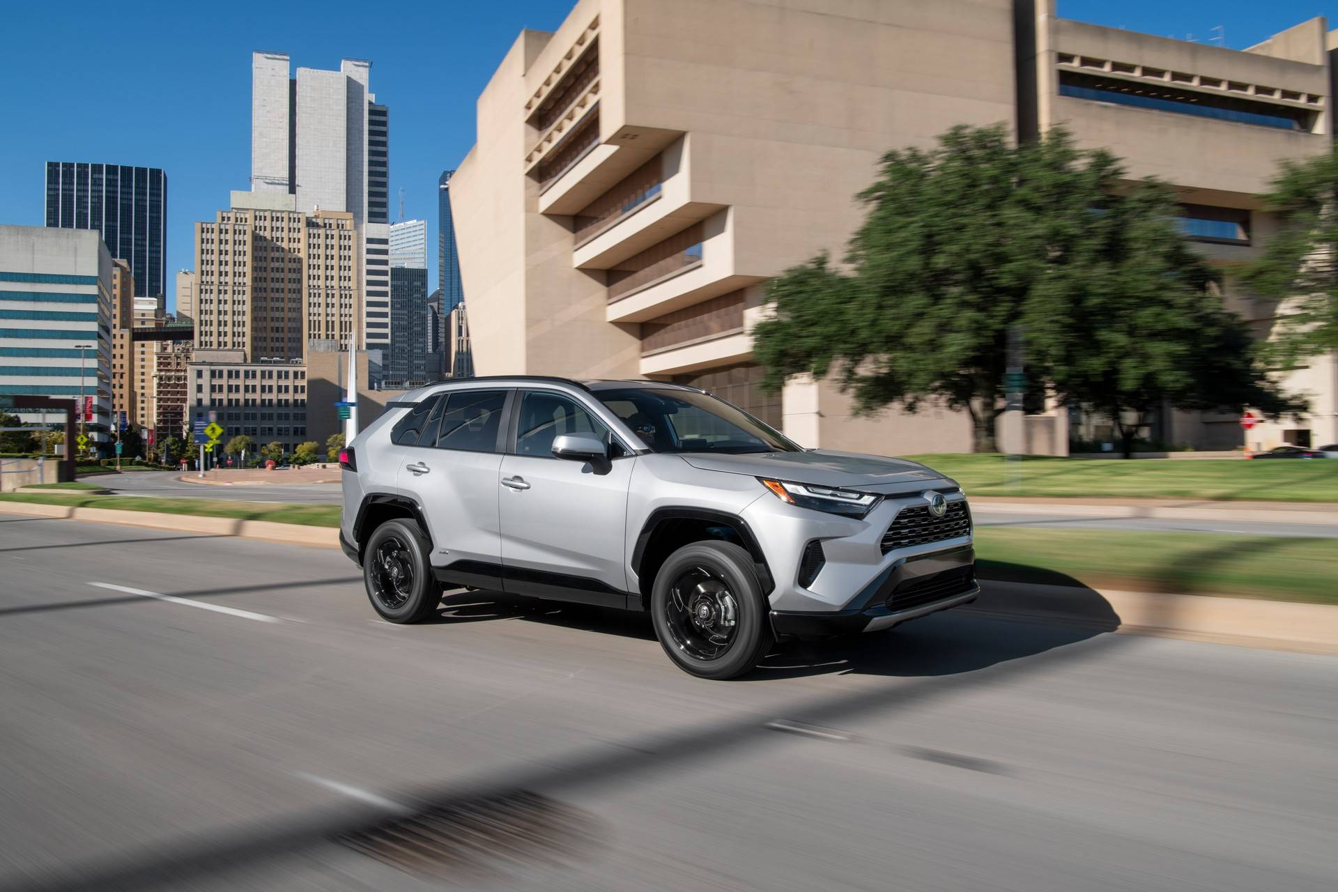 丰田庆祝rav4推出25周年,发布了2022款rav4,新增一款