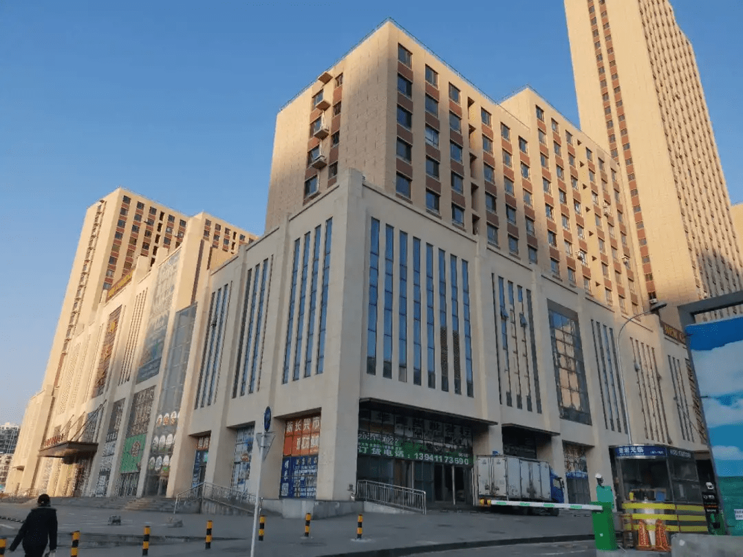 新长兴市场作为大连老字号农副食品批发市场,大连市政府"菜篮子"重点