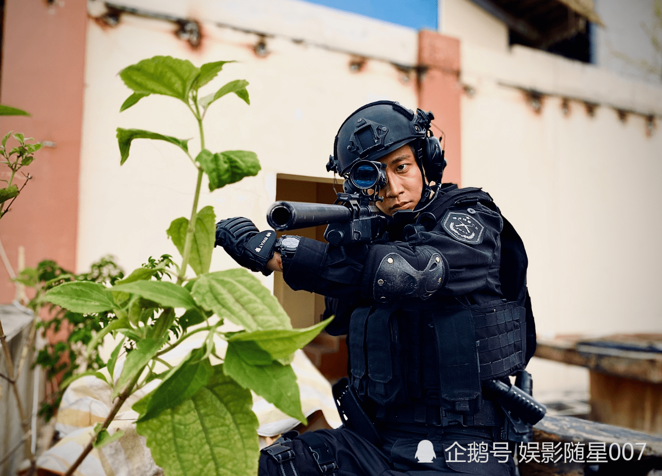 《浴火》计日可待,陈若轩特警形象出镜,满屏全是少年硬汉!