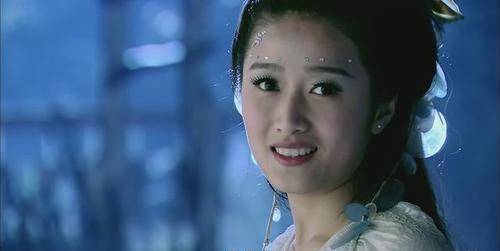于是神女下了凡,她三番五次地去找溪风,但是溪风面对着美若天仙的水碧