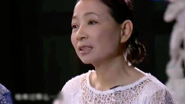 仲小萍陪伴儿子,痛并快乐着,他们坚强,艰难地一路走来,所受的委屈和苦