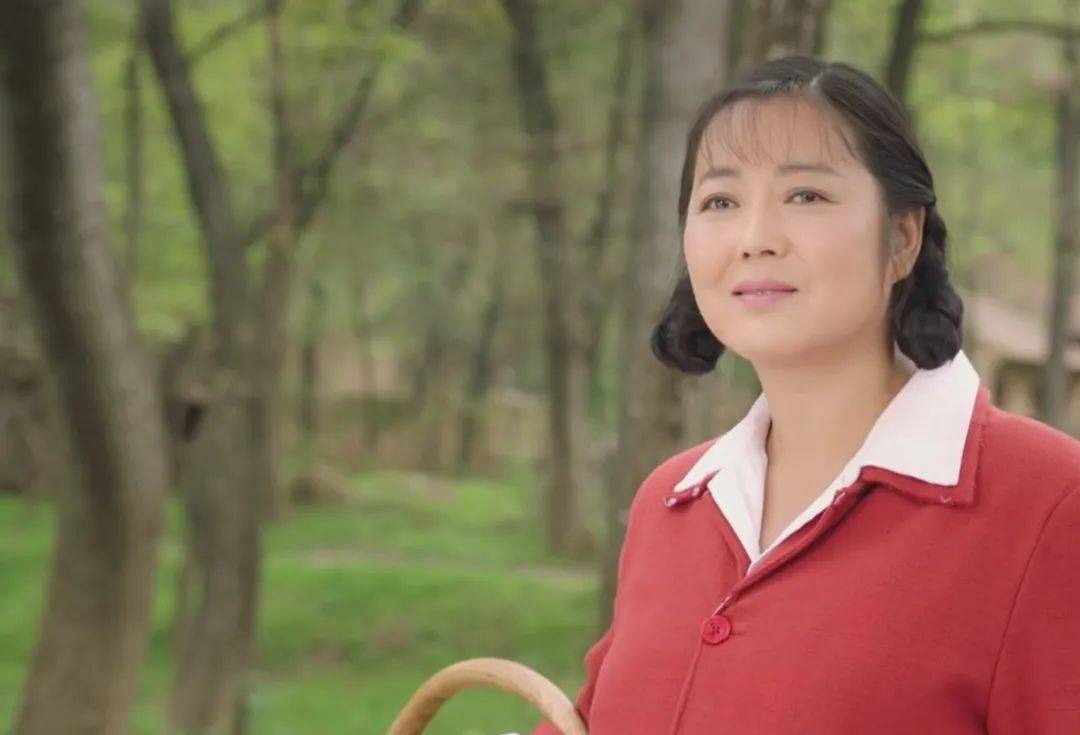 2011年,在拍摄《小麦进城》的过程中,有观众发现王茜华胖了,实际上