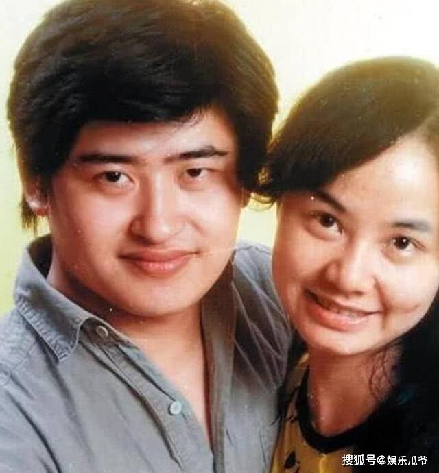 刘欢为何喜欢扎着马尾辫当看到他散开头发时网友太放飞自我