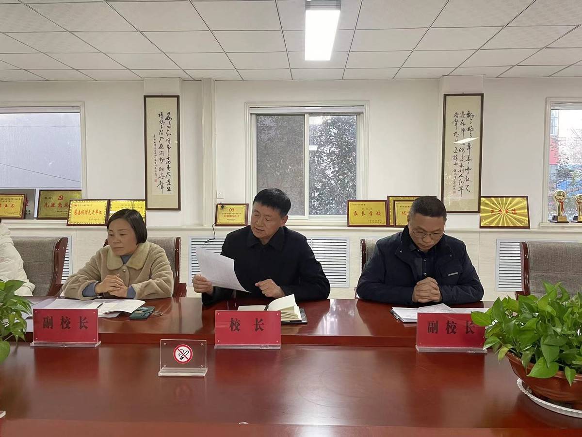 濮阳市油田第五中学成功举办外聘教师座谈会_任文明