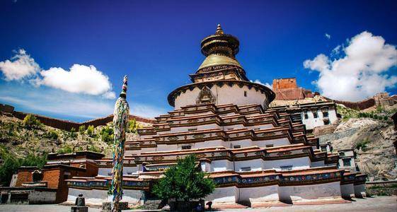 (4)白居寺 藏传佛教的萨迦派,夏鲁派,格鲁派三大教派共存的一座寺庙