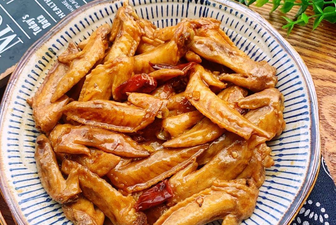 美食家常菜推荐:红烧鸡尖,芦笋炒虾仁,清炒油麦菜,简单敲美味