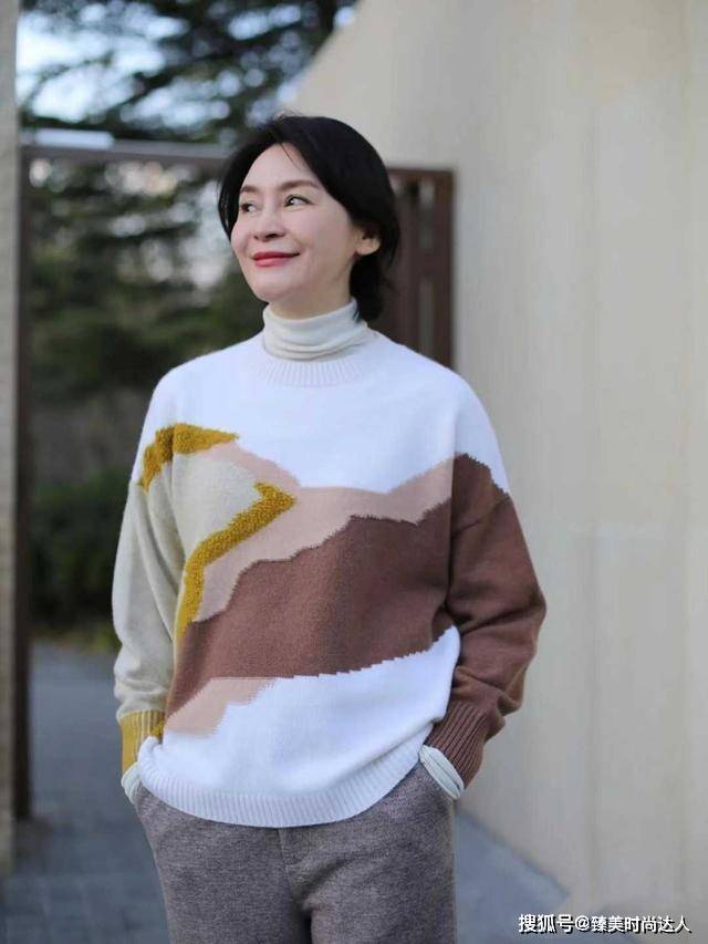 原创女人50岁后毛衣别瞎穿,遵从这4个小技巧,想不优雅减龄都难