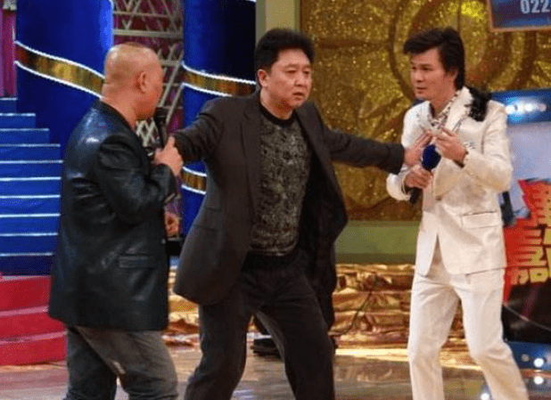 原创郭德纲被关橱窗,节目组不把他当人?李彬回应:完全不是那么回事