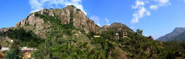 路向羊肠转,云从马首开!祥云县古八景之一"九鼎云峰"