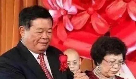 曹德旺想娶红颜知己,告知发妻,妻子一句话令他醒悟_父亲_陈凤英_一家