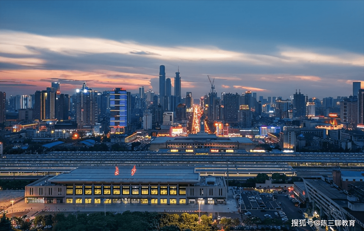 但其实不是,湖南经济科技大学的毕业证书和学历证书是假的,根本不被