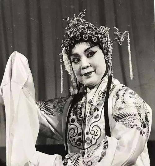 张桂花饰银屏公主剧中詹妃的饰演者是豫剧陈派大家吴碧波,1933年出生