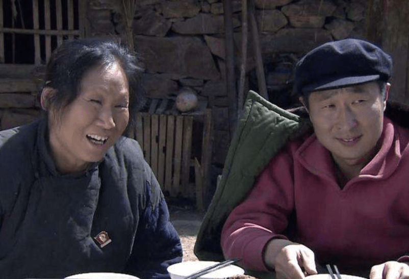 毛孩照顾抑郁母亲苇青如今妈妈成黄金配角自己却无戏可拍