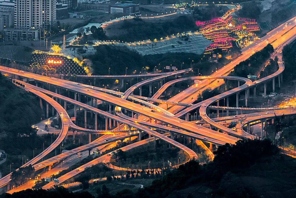 盘龙大桥黄桷湾大桥,可以说是重庆最错杂的立交桥,也是重庆最重要的