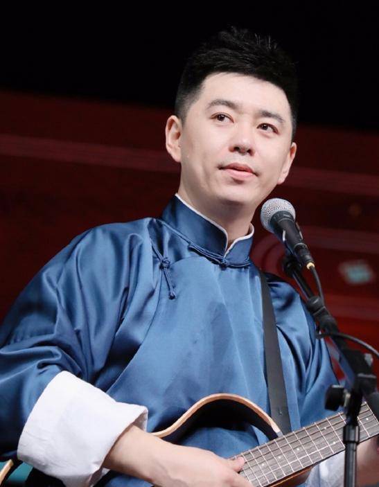 德云社杨鹤通晒合影照特意喊话三哥孔云龙是担心大家分不清吗