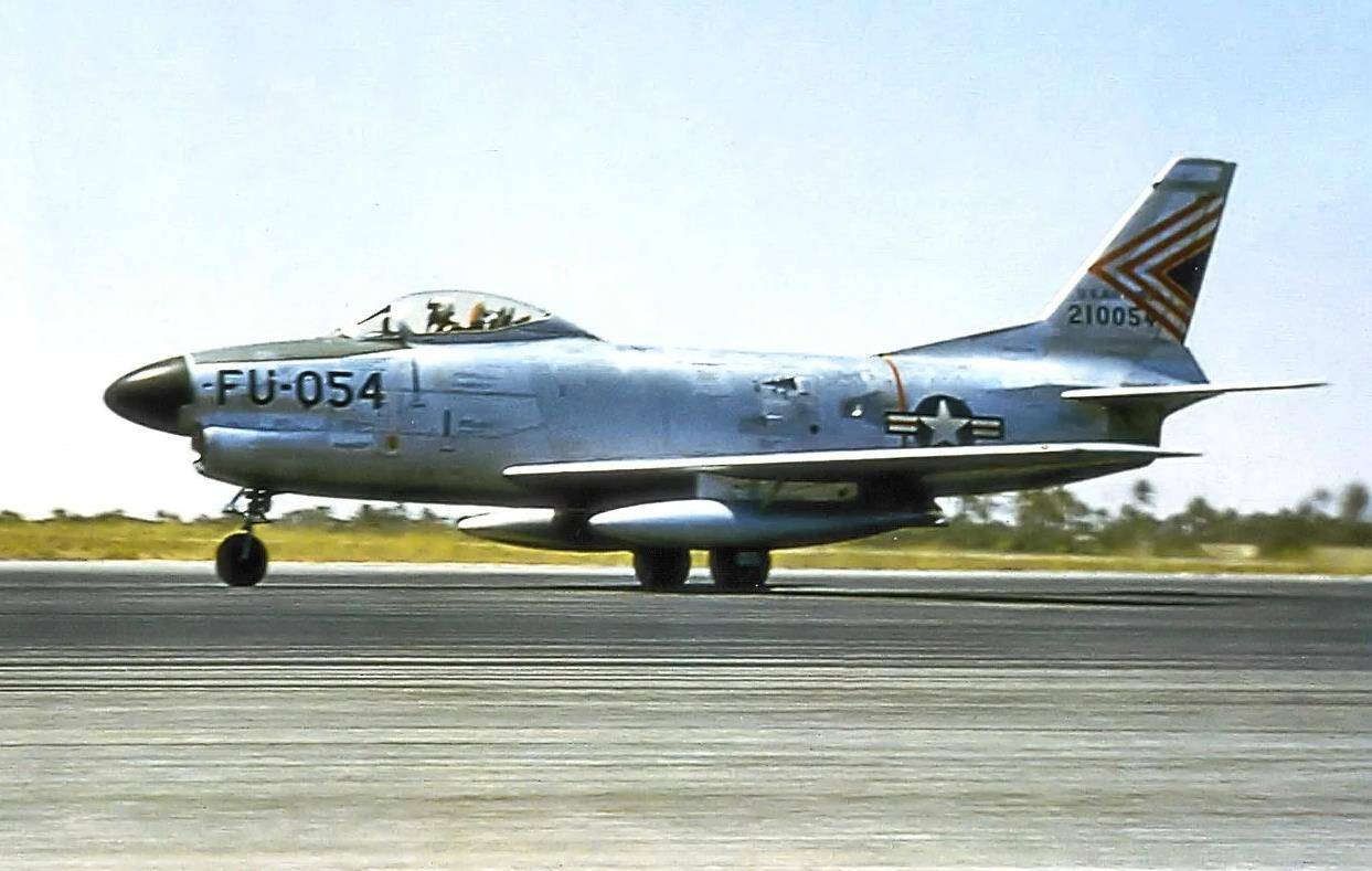 f-86d截击机,做出较大技术改进,绰号"军刀狗"!_战机