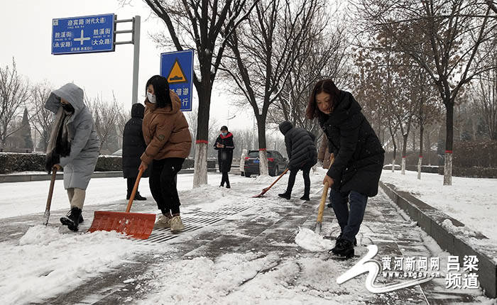 吕梁飘飘瑞雪时恰好兆丰年