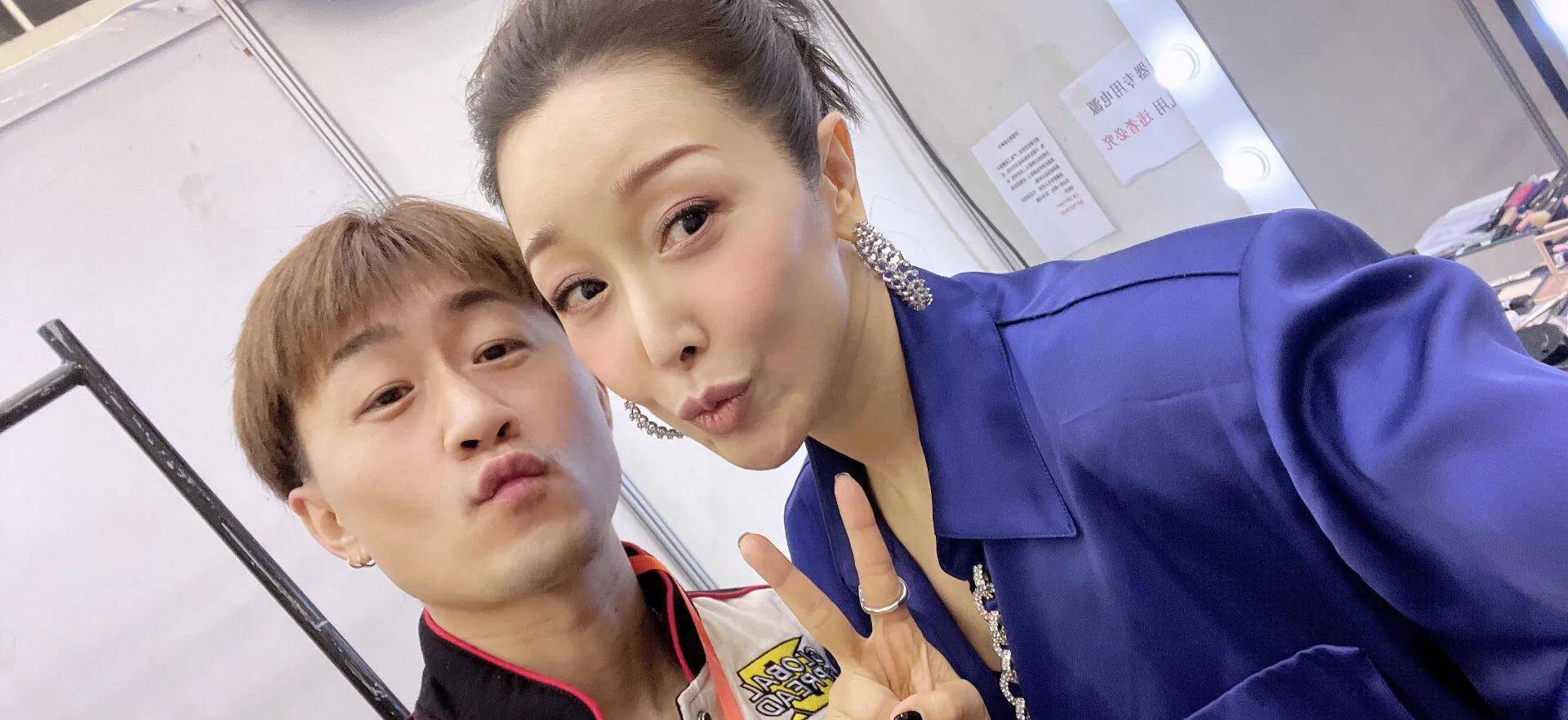 原创唱祝你平安的孙悦亮相春晚年过50岁依然青春靓丽