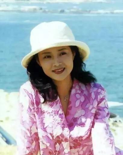 53岁茹萍婚姻坎坷,二婚嫁给演员刘之冰,如今一家四口都是演员_电视_剧