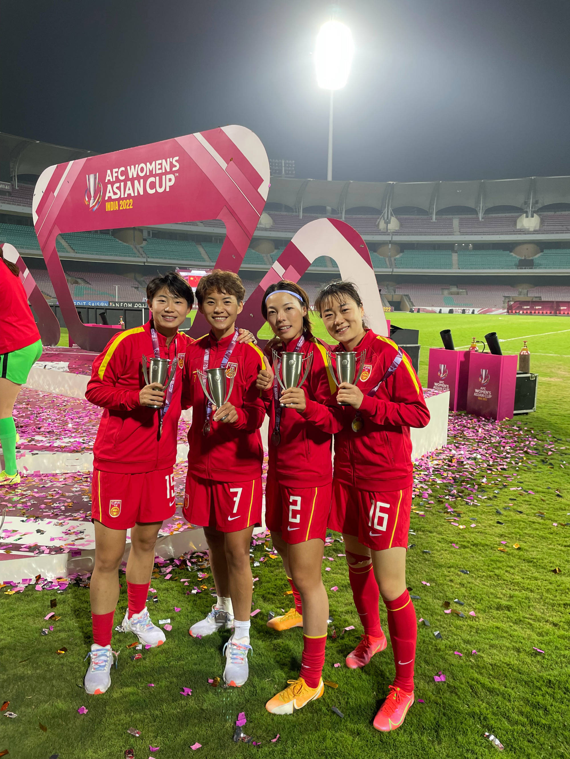 王一博留言祝贺女足队员李梦雯冠军健儿追星成功