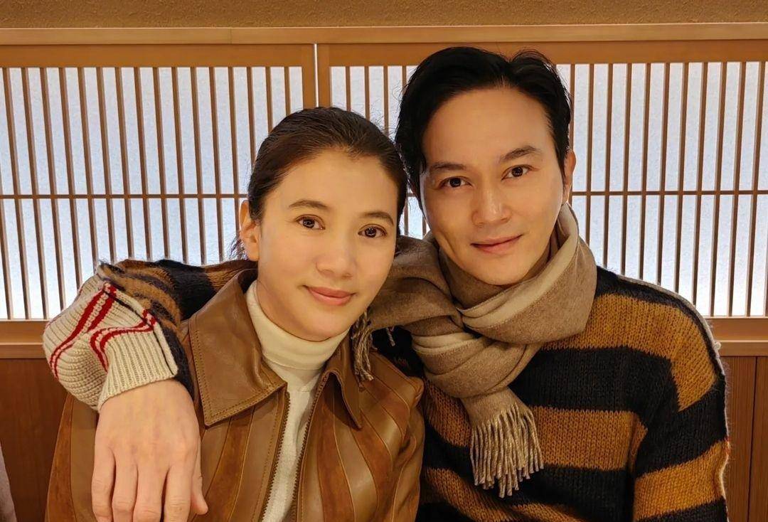 张智霖袁咏仪结婚21年 获蔡一智夫妇请吃饭庆祝_chilam_内容_肖大