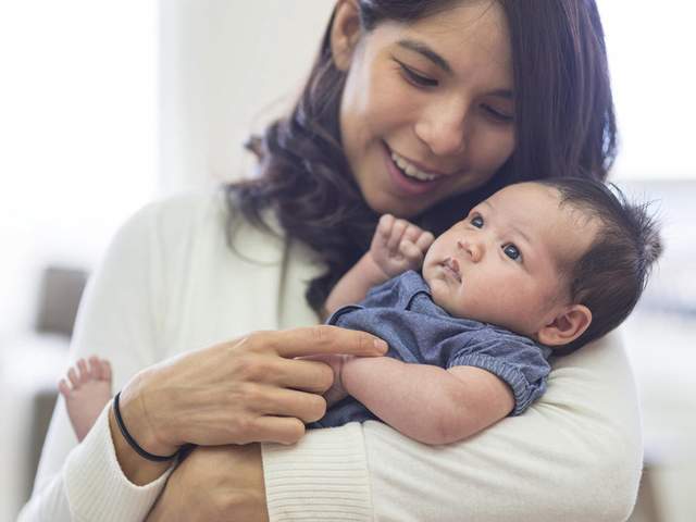 体操女神周捷二胎临近分娩,一胎曾因母乳多而烦恼,母乳多这样做