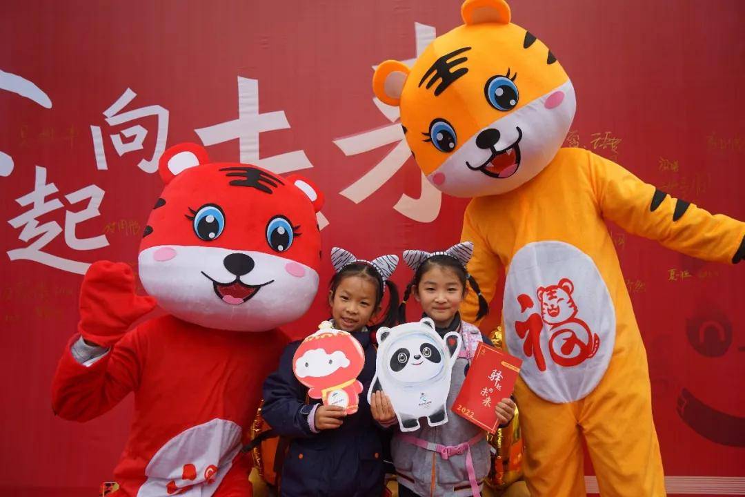 【春风驿漾,福虎生威】"驿"起向未来_校园_防疫_萌虎