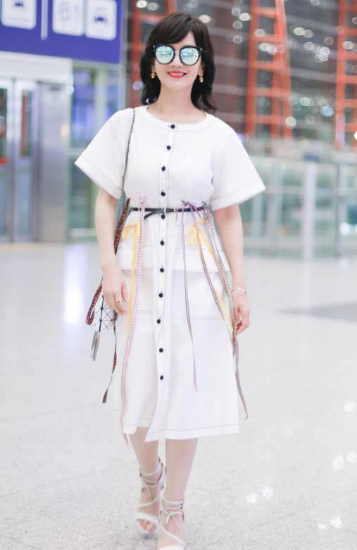 65岁赵雅芝近照如40岁,可当未修图曝光,网友:喊奶