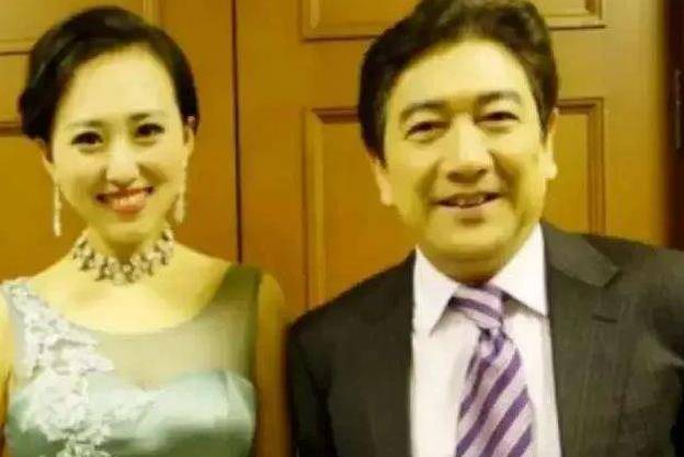 原创水均益原配下肢瘫痪后不顾女儿反对抛弃妻子真相却截然相反