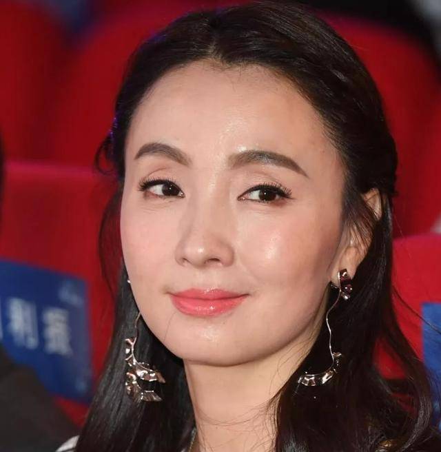 原创当47岁小陶虹和50岁大陶虹一起同样是演员出身境遇却大不同