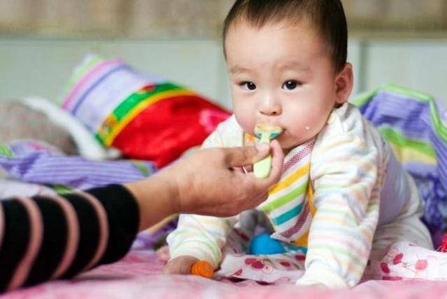 奶奶总给孩子喝粥,宝妈嫌弃太糊弄,儿科医生却夸婆婆早餐做得对