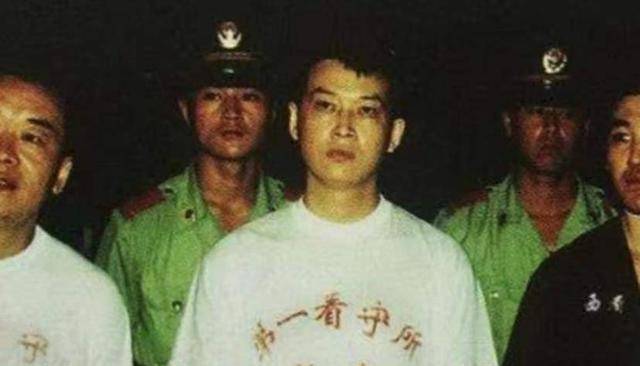 1998年,长春黑帮大哥梁旭东被捕,扬言"我上面有人"!