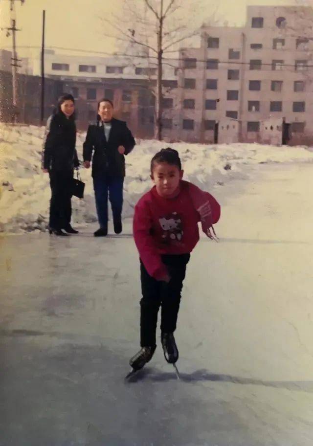 她是鞋匠的女儿,曾穷到在垃圾箱找新衣服穿,如今却成!
