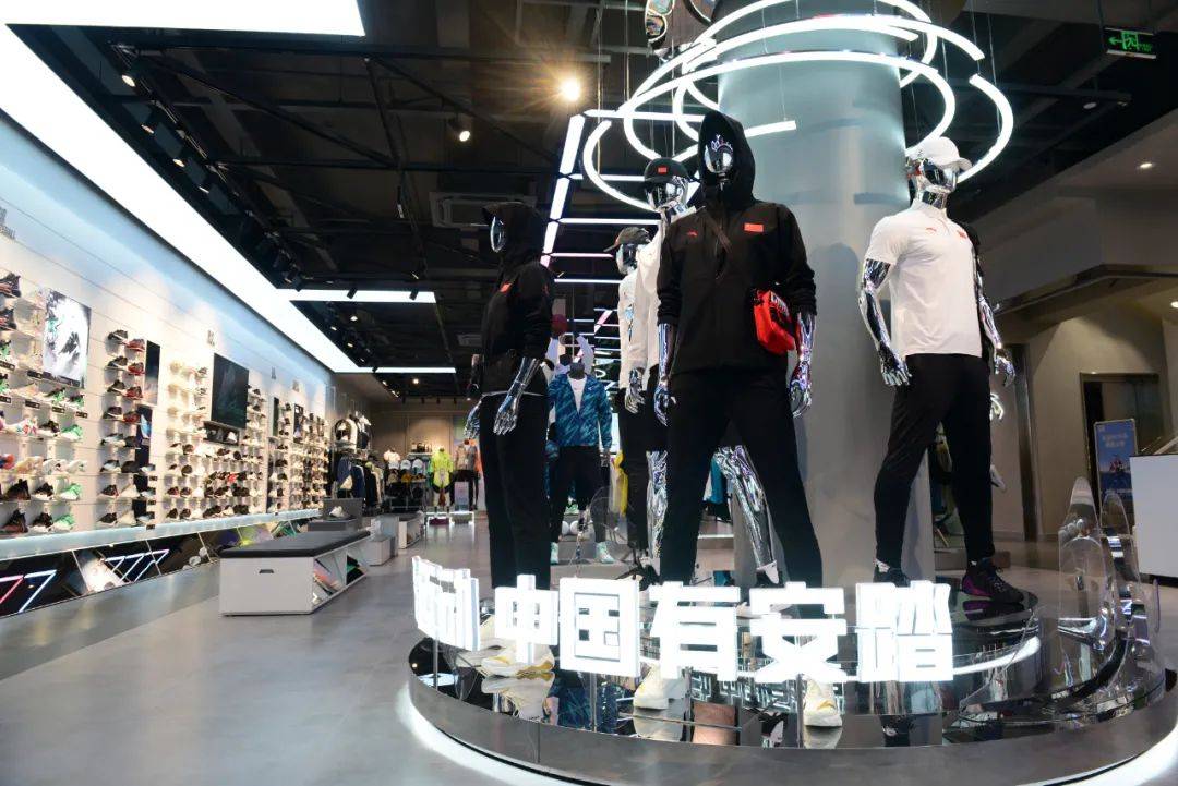 据生意参谋数据,2月4日至2月5日,京东安踏官方旗舰店羽绒服成交额同比