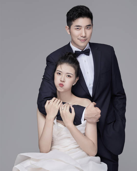 原创太美了张常宁晒与吴冠希婚纱照婚期正式确定红色礼服真喜庆