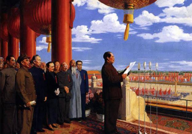 《开国大典》上,毛泽东站在前面,向全世界庄严宣告新中国的诞生,在他