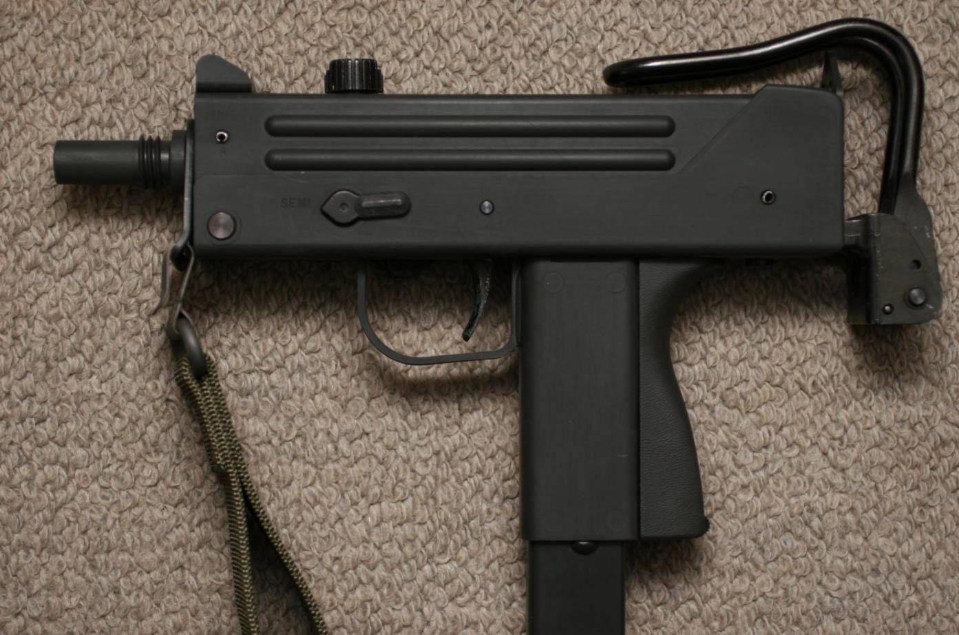 m11冲锋枪也叫做mac-11,它是在mac-10冲锋枪的基础上改进而来,但它的