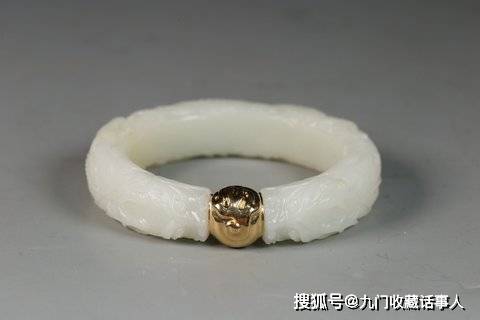 晚清和田玉包金籽料双龙戏珠手镯