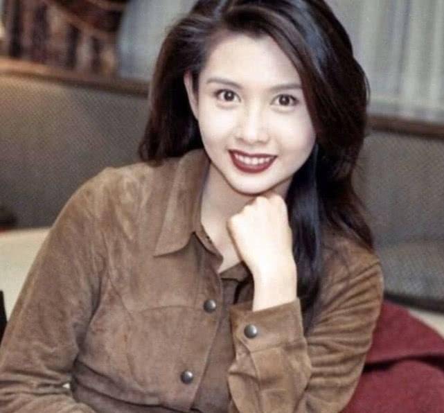邱淑贞52岁生日回顾旧照片依旧太美艳网友颜值保鲜期太长