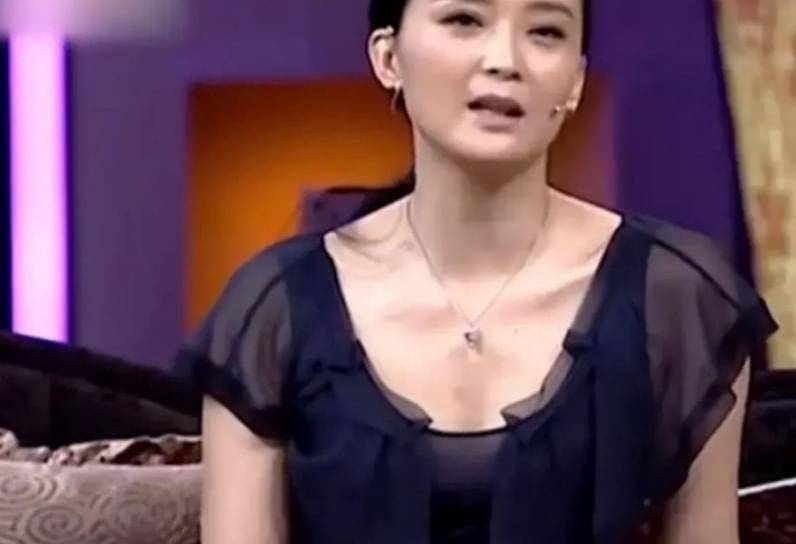 王艳亲儿子骂她是猪每天跪着给婆婆洗脚如今想直播带货