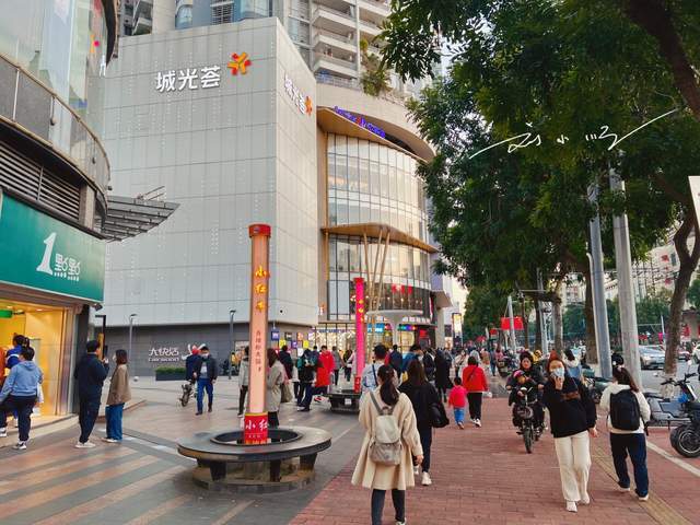 广州市荔湾区这家商场位置优越,两条地铁线交汇,人气却不怎么旺_城光