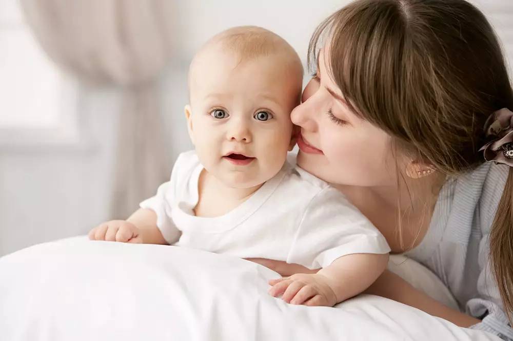 母乳喂养全攻略：产后第三天要注意的两件事