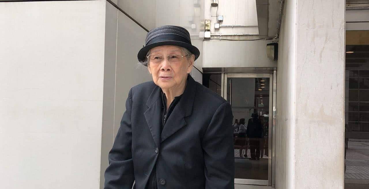 前年,94岁的梅妈妈向梅艳芳信托资金会申请20万,理由是补办91岁的寿辰